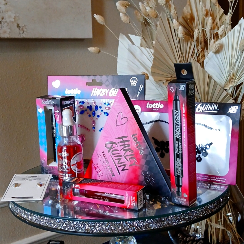 New Harley Quinn 7 Piece Makeup Set By Lottie Women's Makeup Cosmetics - Picture 7 of 17